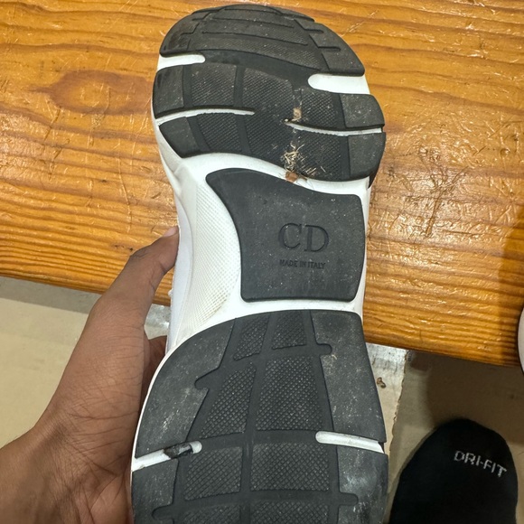 christian dior b22 size 10 wore 3 times in really good condition - Picture 4 of 8